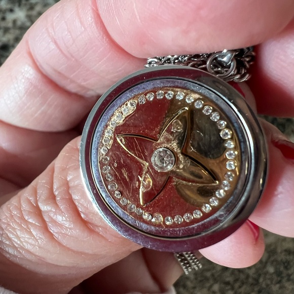 Louis Vuitton Paris silver necklace - Picture 12 of 14